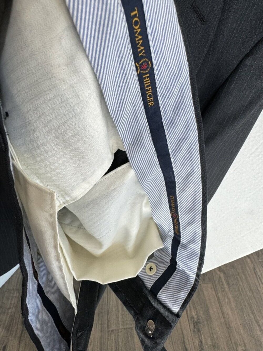 Tommy Hilfiger Mens Gray Pinstripe Wool Suit 43L W37 Colombia Business Office - Picture 8 of 11